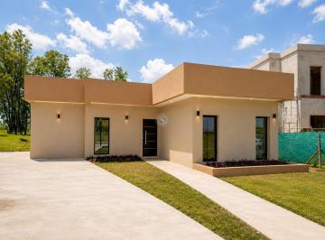Casa · 111m² · 4 Ambientes · 1 Cochera · Casa en Venta en Santa Sofía, Pilar del Este, Pilar
