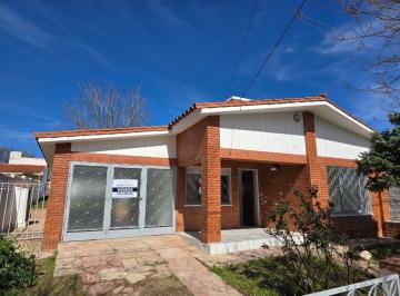 Casa de 7 ambientes, Villa Carlos Paz · Venta: Casa + Departamento - 3 Dorm. - Pileta - Malvinas - Carlos Paz