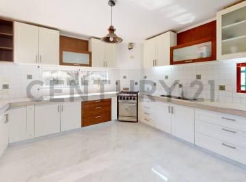 Casa · 348m² · 4 Ambientes · 1 Cochera · Venta Casa 4 Ambientes Ezeiza Vicente Melazzi