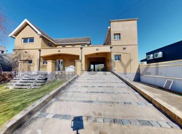 Casa · 348m² · 4 Ambientes · 1 Cochera · Venta Casa 4 Ambientes Ezeiza Vicente Melazzi