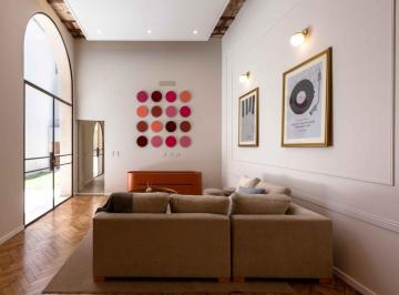Casa · 226m² · 8 Ambientes · 1 Cochera · Casa en Abasto