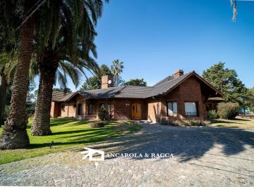 Casa · 430m² · 6 Ambientes · 2 Cocheras · Importante Chalet en Venta en Club de Campo San Diego