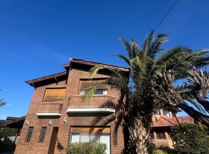 Casa · 135m² · 4 Ambientes · 2 Cocheras