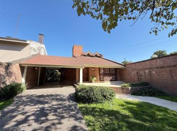 Casa · 323m² · 9 Ambientes · 6 Cocheras · Importante Casa de 4 Dorm. en Venta Sobre Av Mate de Luna Al 4400, Parque Guillermina, Smt