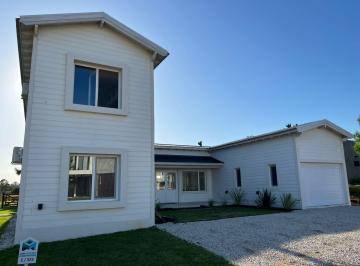 Casa de 4 ambientes, Costa Esmeralda · Ecuestre 325 P/14 Pax, C/pileta, 4 Dorm - Dos de Ellos en Suite