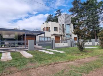 Casa de 5 ambientes, Villa Rumipal · Casa de Categoría Villa Rumipal, Zona Residencial