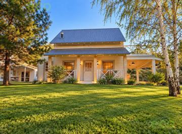 Casa · 104m² · 4 Ambientes · Venta Casa - Totoras y Trucha Marrón - Villa Marimenuco