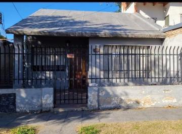 Casa · 66m² · 4 Ambientes · 2 Cocheras · Venta de Casa 2 Dorm..