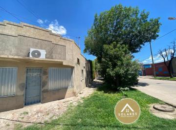 Casa de 3 ambientes, Esperanza · Propiedad Sobre Esquina en Zona Centro