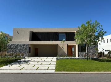 Quinta vacacional · 318m² · 6 Ambientes · 2 Cocheras · Casa en Venta Ubicado en Pilara, Pilar, G. B. a. Zona Norte