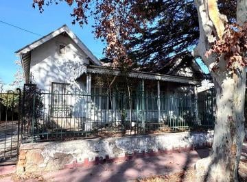 Terreno de 6 ambientes, Carrodilla · Casa en Venta a Reciclar en Carrodilla