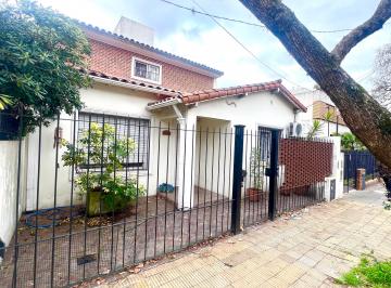 Casa de 4 ambientes, San Isidro · Nuevo Ingreso! Chalet. Lote de 8.66x27 a 2 Cuadras de Av. 3 Dorm y Jardin