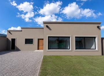 Casa · 109m² · 4 Ambientes · 2 Cocheras · En Venta Casa en Pozo Eko Distrito