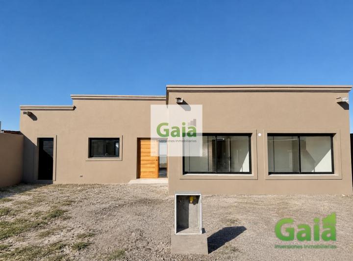 Casa · 109m² · 4 Ambientes · 2 Cocheras
