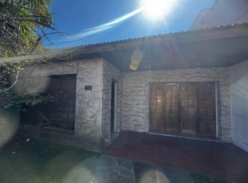 Casa · 194m² · 3 Ambientes · 2 Cocheras · Casa en Banfield Este
