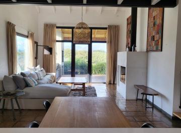 Casa · 240m² · 5 Ambientes · 2 Cocheras · Casa en Venta 3 Dorm. Totalmente Amoblado con Escritura Estancia Cafayate Salta