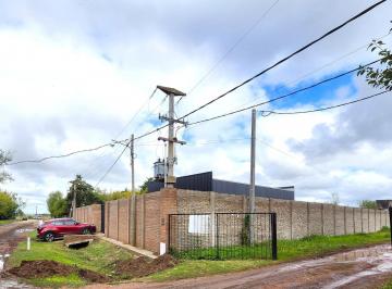 Depósito · 250m² · 1 Ambiente · Galpón en Venta con Terreno en Esquina Ibarlucea | Zona Comercial Estratégica