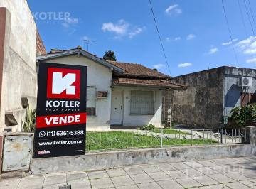 Casa · 118m² · 3 Ambientes · 1 Cochera · Casa 3 Ambientes con Garage y Gran Fondo Libre en Lote de 10x42