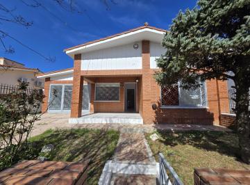 Casa · 175m² · 6 Ambientes · 2 Cocheras · Venta Casa 2 Dorm., Pileta Departamento. Barrio Malvinas, a Cuadras del Centro, Carlos Paz