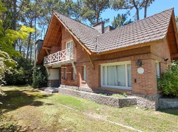 Casa de 5 ambientes, Cariló · Casa en Venta en Cariló, Coihue y Divisadero.