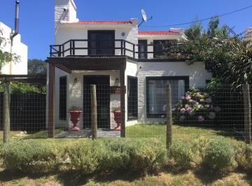 Casa · 108m² · 4 Dormitorios · 1 Cochera · Casa en La Barra