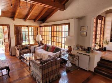 Casa · 220ha · 8 Ambientes · 1 Cochera · Excelente Casa a La Venta Barrio Dalvian