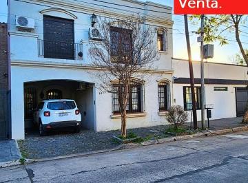 Casa · 220m² · 5 Ambientes · 1 Cochera · Casa en Victoria con Jardín, Pileta y 4 Dorm. – Ubicación Privilegiada