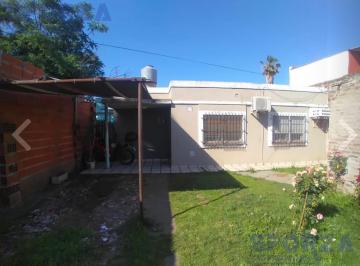 Casa · 340m² · 2 Dormitorios · 1 Cochera · Venta Casa