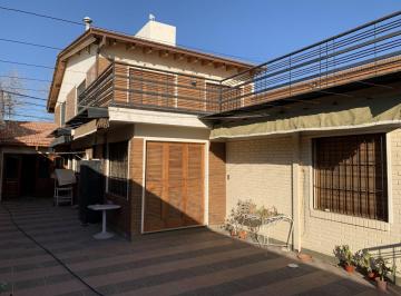 Casa · 384m² · 7 Ambientes · 3 Cocheras · Venta Casa de Alta Categoría - 6° Seccion - Mendoza