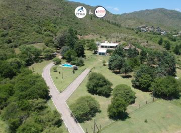 Casa · 11000m² · 5 Ambientes · 2 Cocheras · Casa en Villa Ciudad Parque 11 Hectáreas de Terreno, 4 Dorm. Al Pie de Las Sierras!
