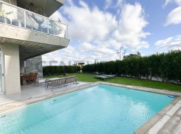 Departamento · 136m² · 4 Ambientes · 1 Cochera · Espectacular 4 Ambientes con Pileta, Jardin y Parrilla.