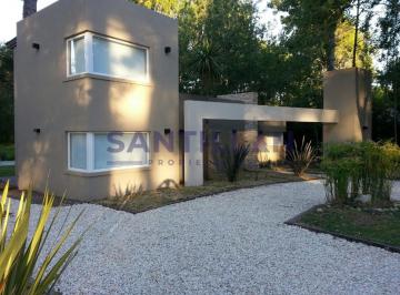 Casa · 150m² · 4 Ambientes · 1 Cochera · Propiedad con Piscina en Carilo