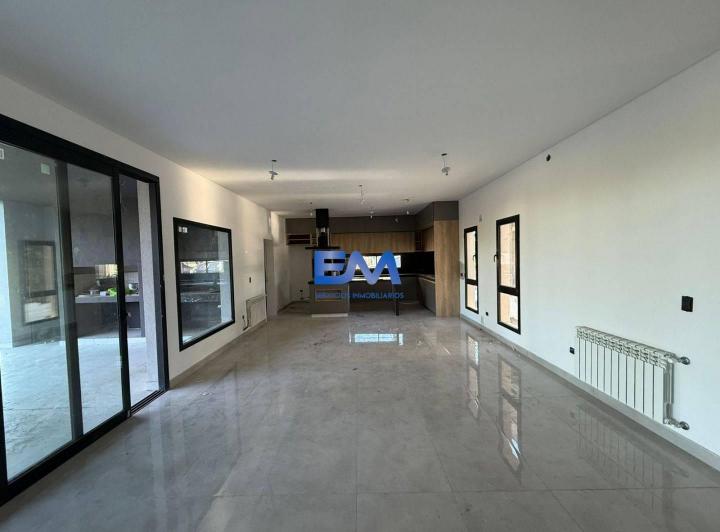 Casa · 306m² · 6 Ambientes · 3 Cocheras
