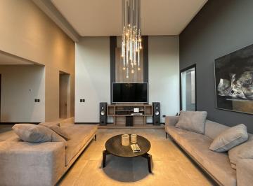 Casa · 216m² · 5 Ambientes · 2 Cocheras · Casa en Venta en Barrio Vista Pueblo