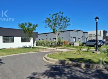 Casa · 140m² · 3 Dormitorios · 1 Cochera · Venta Casa Barrio San Pablo 4 Ambientes Pilar.