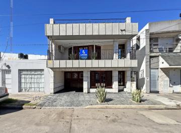 Casa · 220m² · 3 Dormitorios · 1 Cochera · Casa en Venta