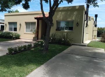 Casa · 140m² · 4 Ambientes · 3 Cocheras · Casa en Venta en Barrio La Comarca Bancalari
