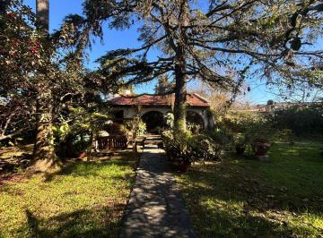 Casa · 224m² · 6 Ambientes · 4 Cocheras · Casa en Venta con Gran Terreno en Los Hornos
