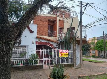 Casa · 173m² · 4 Dormitorios · 2 Cocheras · Casa y Departamento en Esquina!