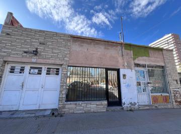 Casa · 200m² · 6 Ambientes · 1 Cochera · Casa 3 Dorm./ Lote Apto a Desarrollo