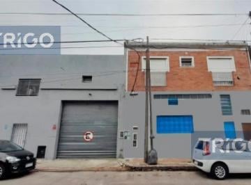 Depósito · 800m² · 4 Ambientes · 3 Cocheras · Depósito en Villa Sarmiento