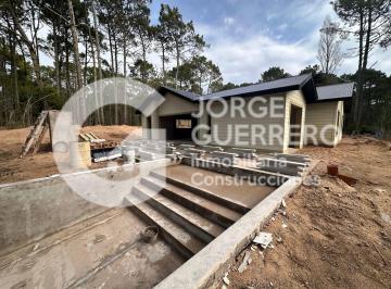 Casa · 197m² · 4 Dormitorios · Casa en Carilo