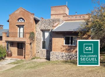 Casa de 6 ambientes, Mendiolaza · Casa en Venta Country 4 Hojas de Ladrillo Visto y Piedra/ 1890 m² Terreno