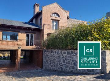 Casa de 6 ambientes, Mendiolaza · Casa en Venta Country 4 Hojas de Ladrillo Visto y Piedra/ 1890 m² Terreno