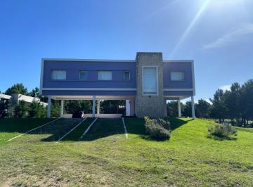 Casa · 155m² · 4 Ambientes · 2 Cocheras · Venta Casa Barrio Golf Costa Esmeralda Amoblada