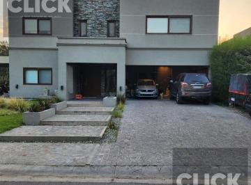 Casa · 400m² · 6 Ambientes · 4 Cocheras · Casa 6 Ambientes Ven Venta en Barrio Los Naranjos con Jardín, Pileta y Parrilla