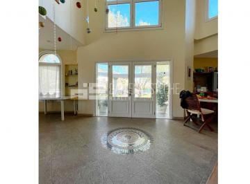 Casa · 310m² · 4 Dormitorios · 2 Cocheras · Casa - Ayres de Pilar