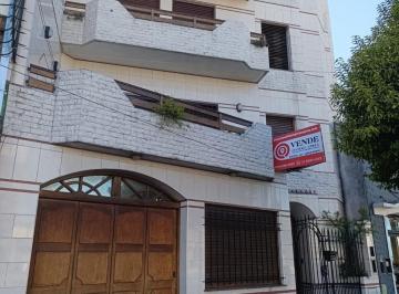 Casa · 163m² · 6 Ambientes · 1 Cochera · Hermosa Casa 6 Ambientes en Lanus Oeste