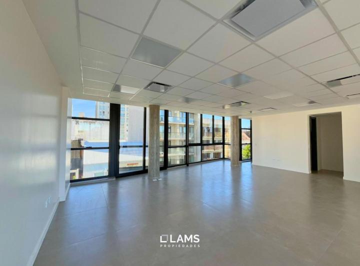 Local comercial · 102m²