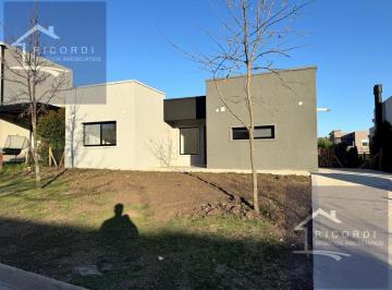 Casa · 107m² · 4 Ambientes · Casa - Santa Elena